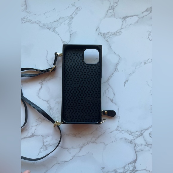 Boxy Crossbody Wallet Case in Black Iphone 13 - Picture 4 of 7